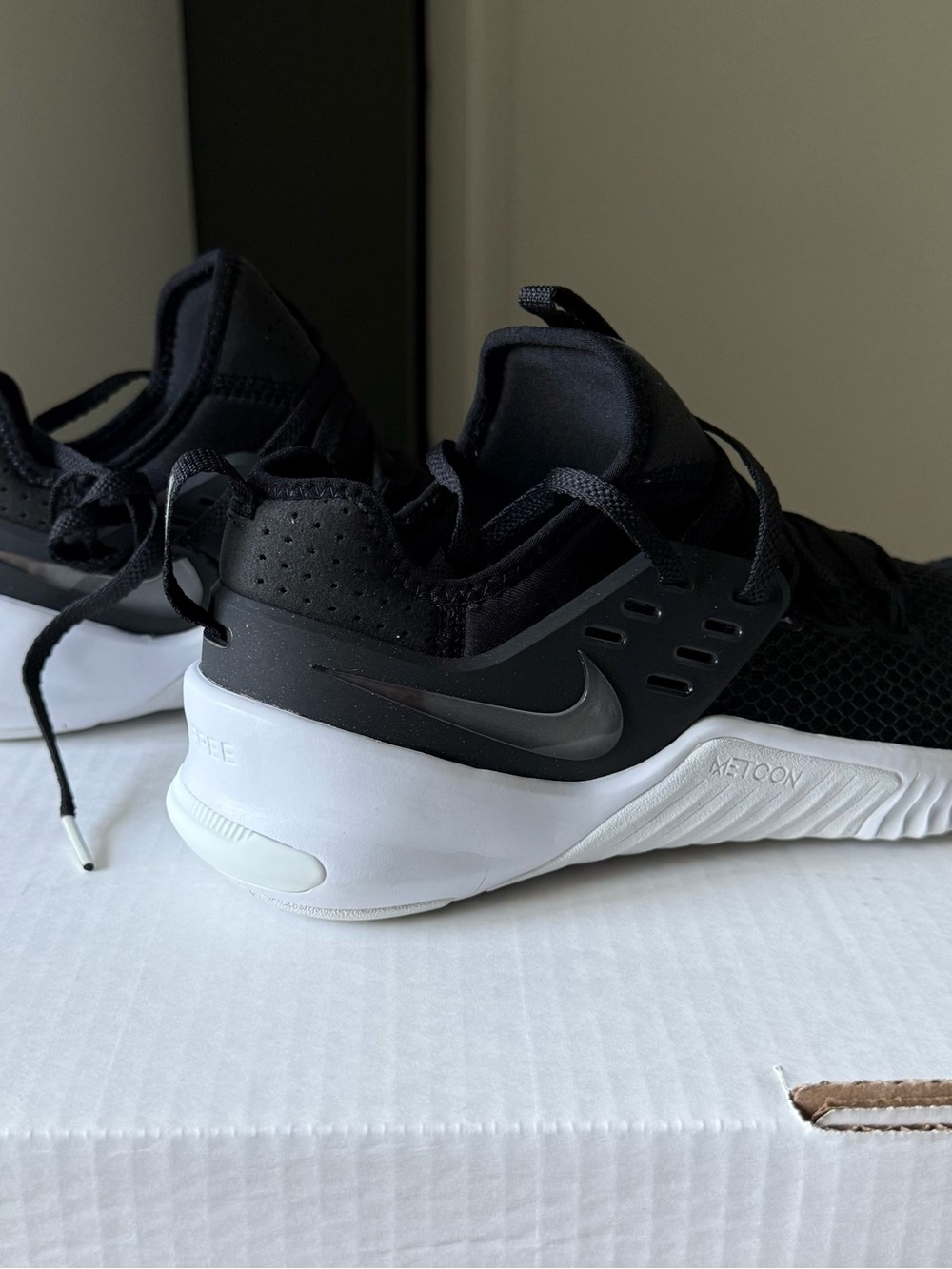 NIB Nike Free Metcon 1 black and white